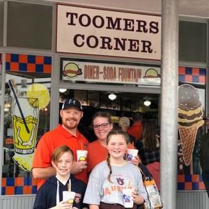 Meet your Posher, Casey